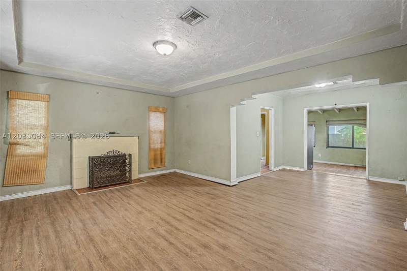 3 bedroom SingleFamilyResidence at 583 NW 47th St, BAY VISTA PARK AMD PL, Miami — photo 4