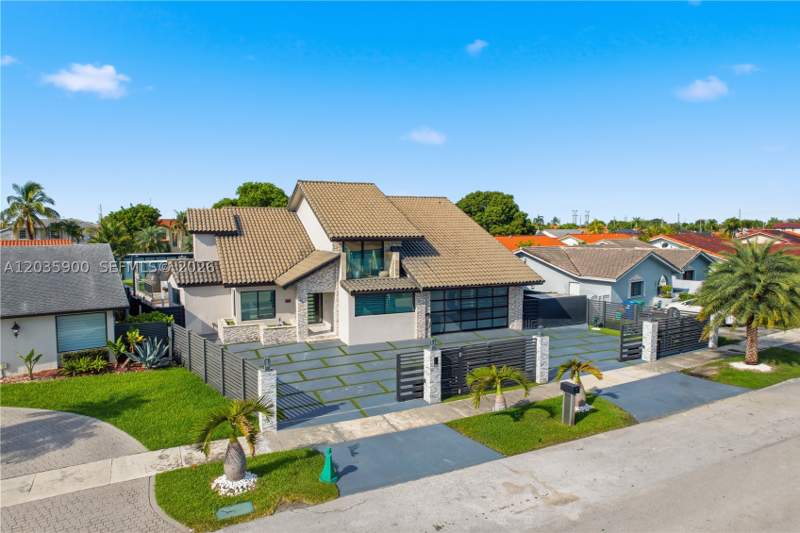 5 bedroom SingleFamilyResidence at 13330 SW 5th St, Univ Park East Sec 5, Miami — photo 2