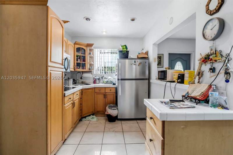 4 bedroom SingleFamilyResidence at 2300 NW 9th St, Riverside Farms, Miami — photo 5