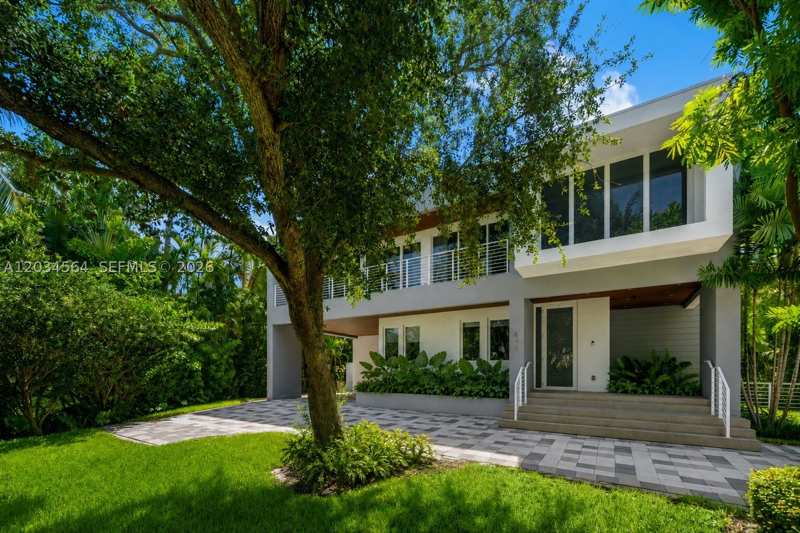 7 bedroom SingleFamilyResidence at 425 Harbor Dr, Tropical Isle Homes Sub 3, Key Biscayne — photo 1