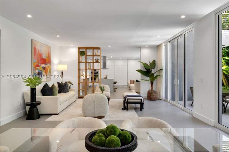 7 bedroom SingleFamilyResidence at 425 Harbor Dr, Tropical Isle Homes Sub 3, Key Biscayne — photo 4