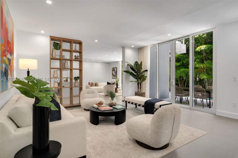 7 bedroom SingleFamilyResidence at 425 Harbor Dr, Tropical Isle Homes Sub 3, Key Biscayne — photo 5