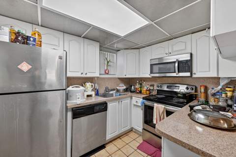 8290 Lake Drive 305, Doral FL - photo 10 of 16