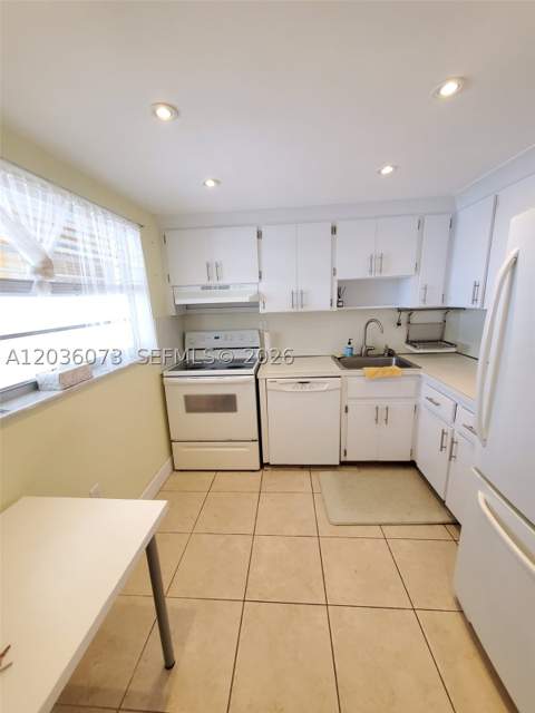 7900 Tatum Waterway Dr 502, Miami Beach FL - photo 11 of 27