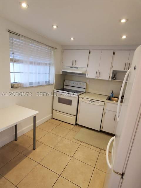 7900 Tatum Waterway Dr 502, Miami Beach FL - photo 22 of 27