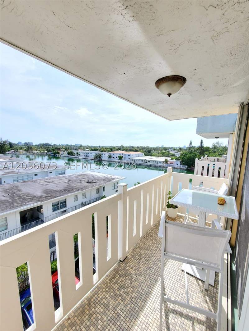 1 bedroom Condominium at 7900 Tatum Waterway Dr 502, Waterway Plaza Condo, Miami Beach — photo 3