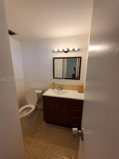 7900 Tatum Waterway Dr 502, Miami Beach FL - photo 9 of 27