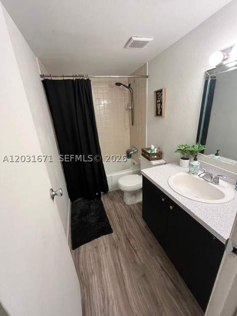18111 NW 68th Ave H102, Hialeah FL - photo 9 of 10