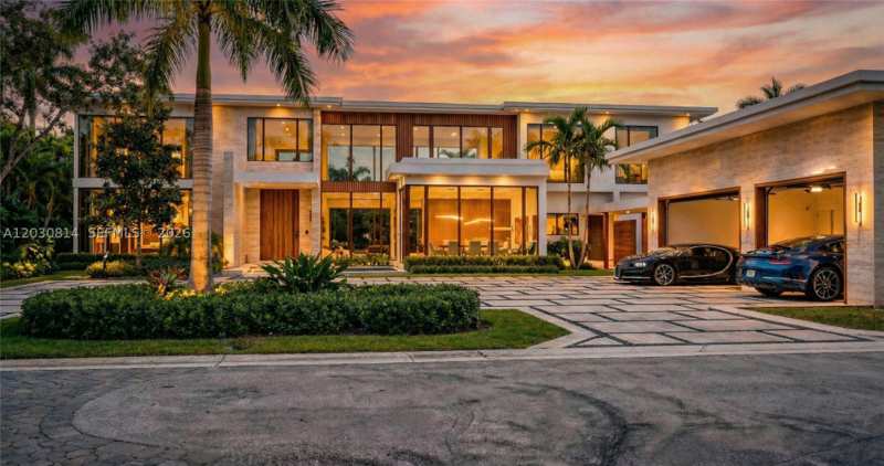 7 bedroom SingleFamilyResidence at 6100 W Suburban Dr, Martin Suburban Acres, Pinecrest — photo 1