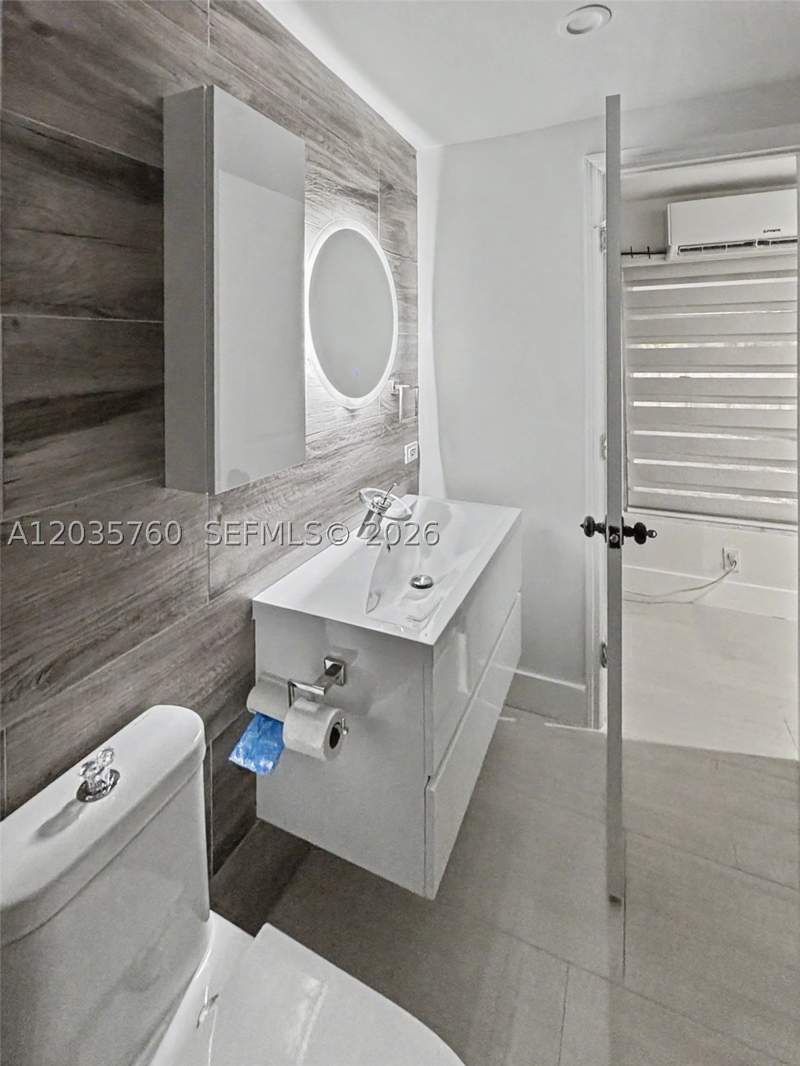 2 bedroom SingleFamilyResidence at 960 NE 146th St, Poincianna Manor Sec 2, North Miami — photo 3