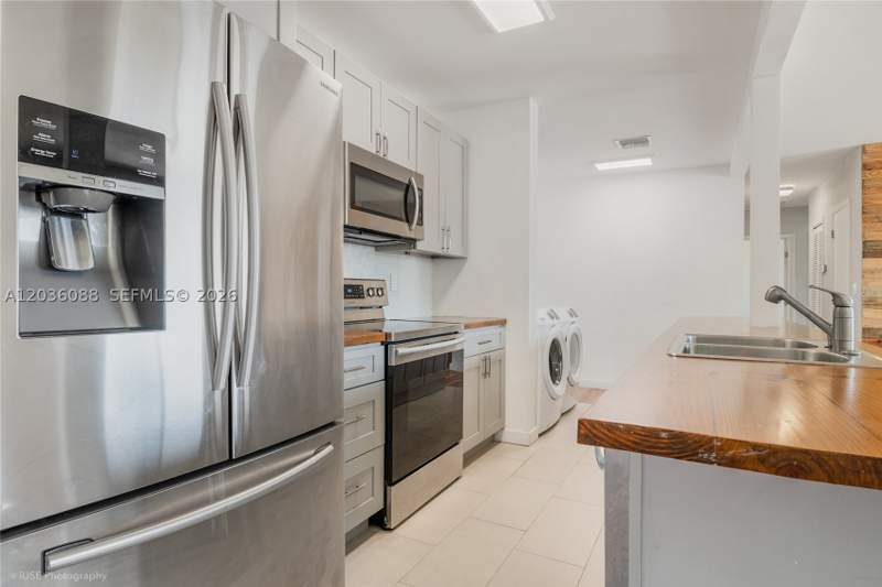4 bedroom SingleFamilyResidence at 11601 SW 141st St, Replat Of Portions Of Ric, Miami — photo 4