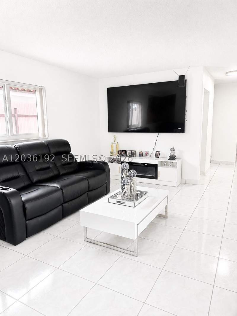 3 bedroom SingleFamilyResidence at 380 W 45th St, Andrews Park, Hialeah — photo 2