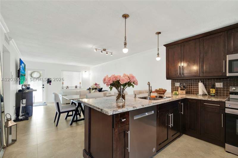 2 bedroom Townhouse at 4260 SW 68th Ct, El Escorial, Miami — photo 2