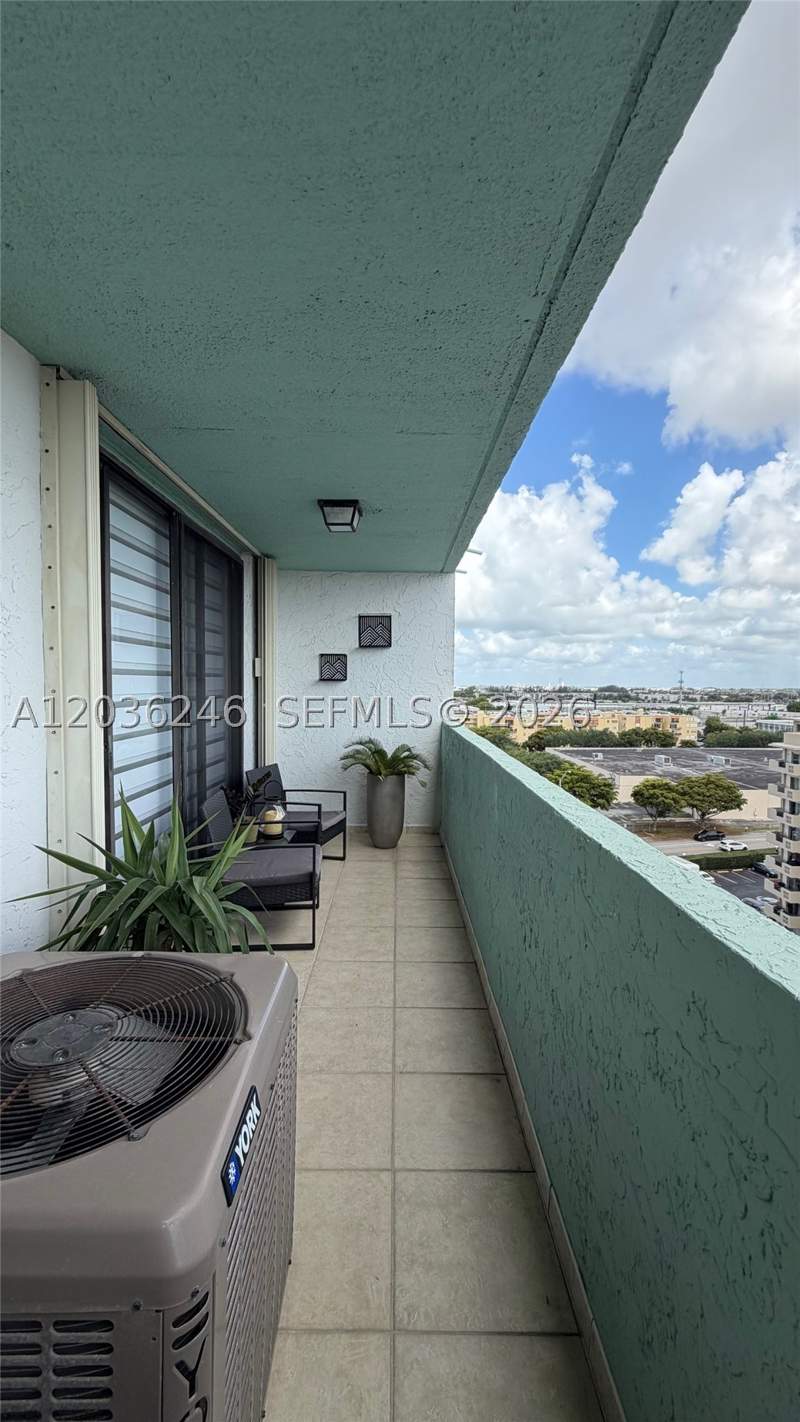 1 bedroom Condominium at 1825 W 44th Pl 1107, Imperial Terraces Condo, Hialeah — photo 2