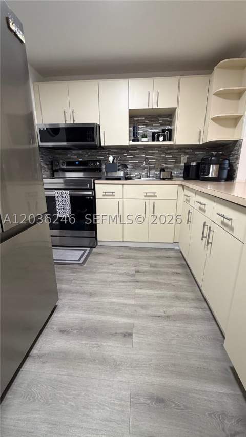 1825 W 44th Pl 1107, Hialeah FL - photo 7 of 14