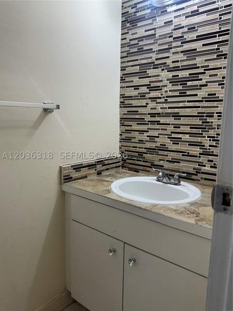 18101 NW 68th Ave B201, Hialeah FL - photo 6 of 19