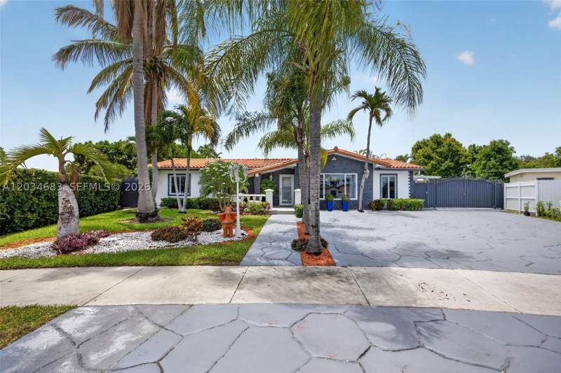 4 bedroom SingleFamilyResidence at 12121 SW 107th St, Devon-Aire Estates Sec 4, Miami — photo 2