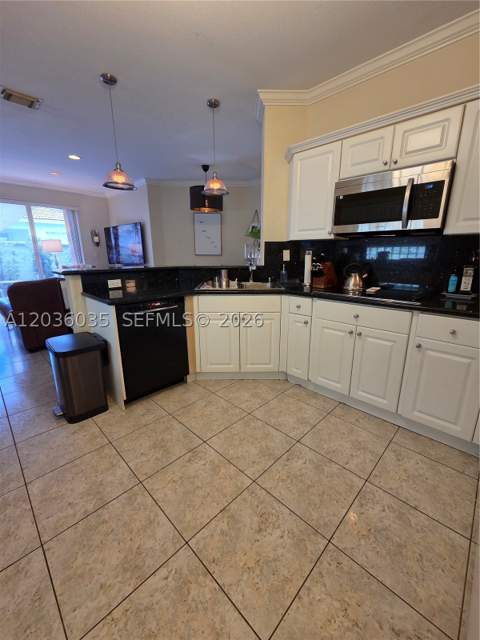 11253 NW 47th Ln, Doral FL - photo 10 of 17