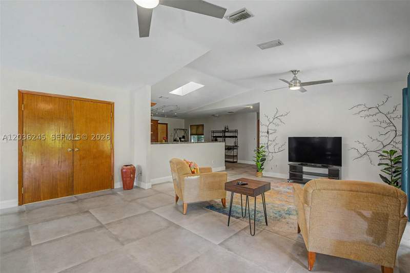 3 bedroom SingleFamilyResidence at 15741 SW 147th Ct, Kings Grant East, Miami — photo 2
