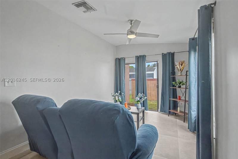 3 bedroom SingleFamilyResidence at 15741 SW 147th Ct, Kings Grant East, Miami — photo 4