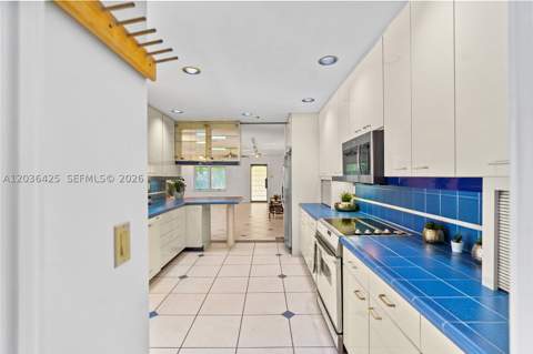 15200 SW 88th Ave, Palmetto Bay FL - photo 10 of 47
