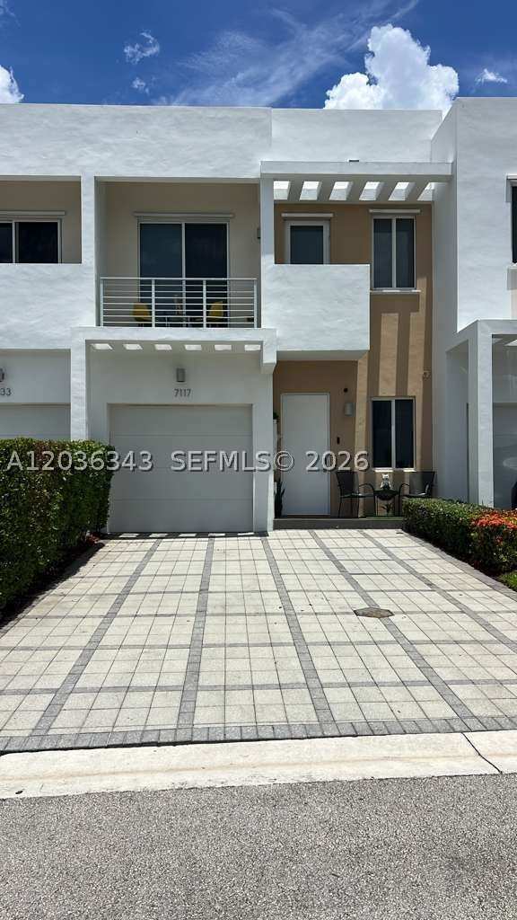 4 bedroom Townhouse at 7117 NW 103rd Path, Doral Palms North, Doral — photo 1