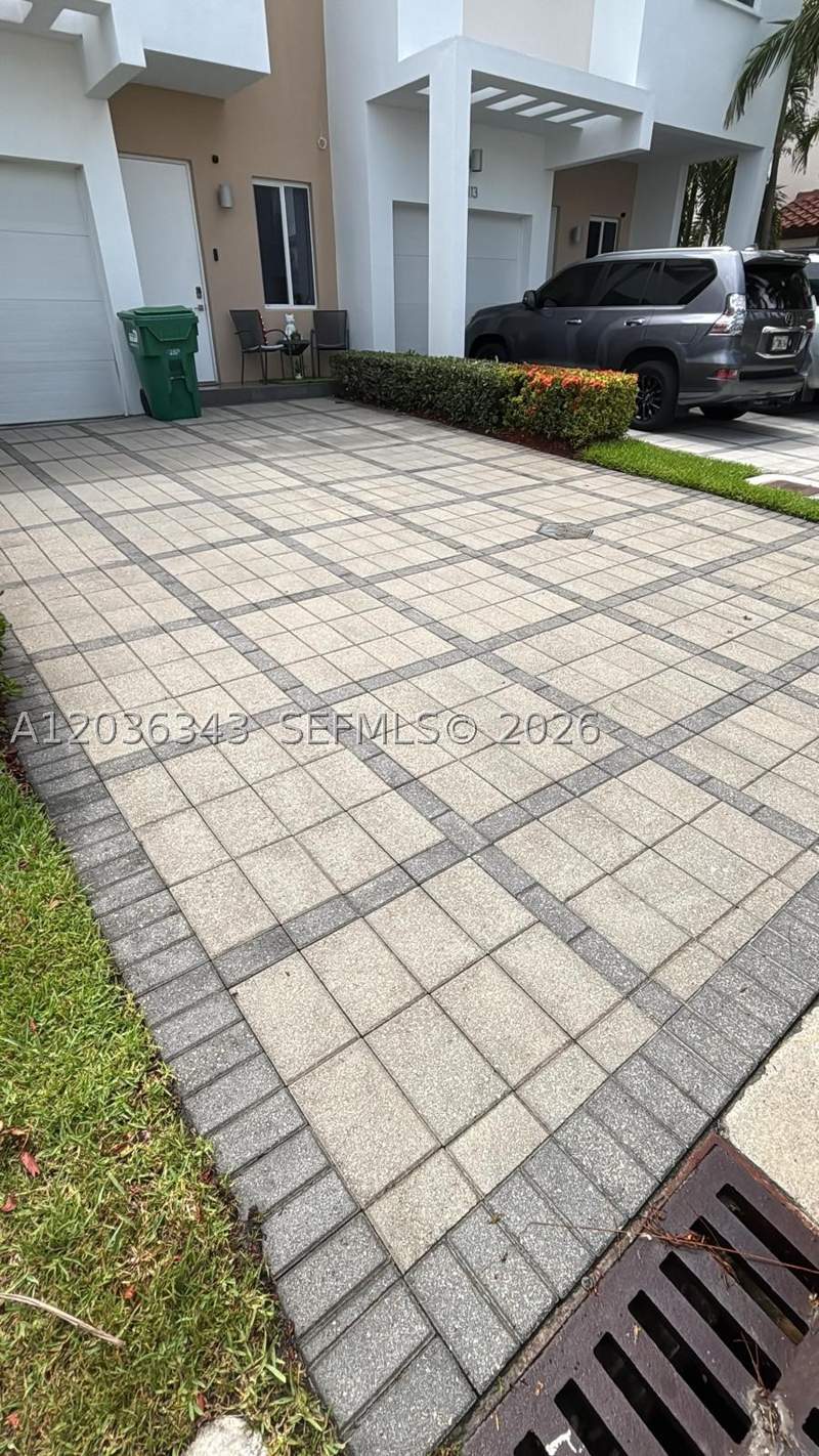 4 bedroom Townhouse at 7117 NW 103rd Path, Doral Palms North, Doral — photo 2