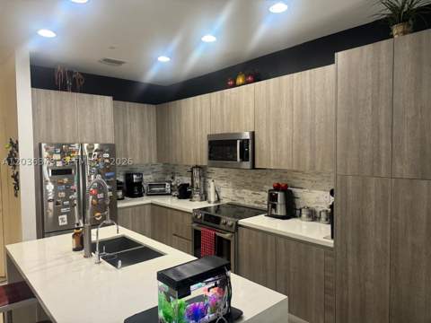7117 NW 103rd Path, Doral FL - photo 6 of 59