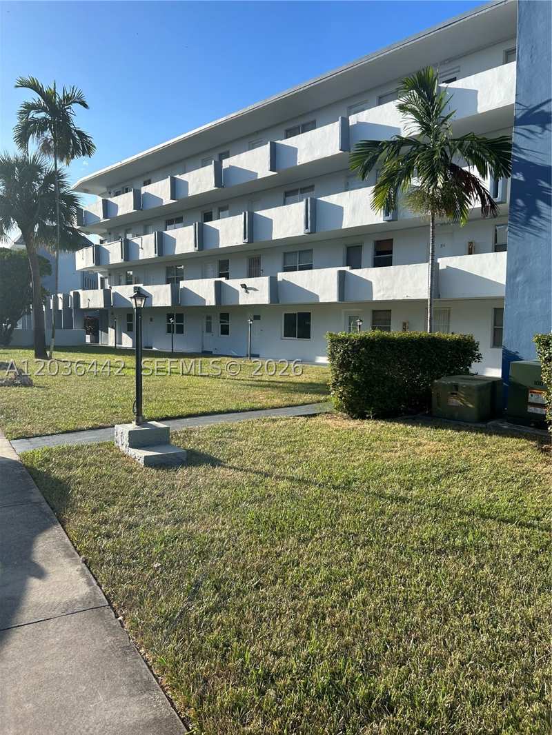 2 bedroom Condominium at 1101 NE 191st St H401, Rolling Green Condo H, Miami — photo 1