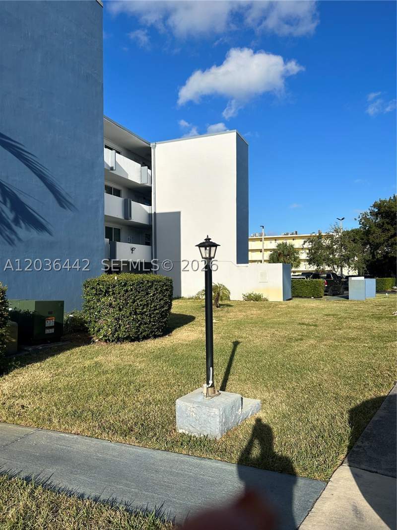 2 bedroom Condominium at 1101 NE 191st St H401, Rolling Green Condo H, Miami — photo 2