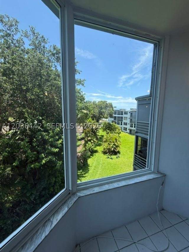 2 bedroom Condominium at 1101 NE 191st St H401, Rolling Green Condo H, Miami — photo 4