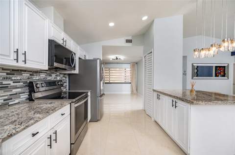 8724 NW 149th Ter, Miami Lakes FL - photo 17 of 35