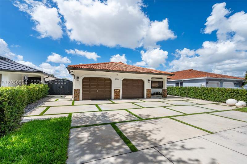 3 bedroom SingleFamilyResidence at 8724 NW 149th Ter, West Lakes Gardens, Miami Lakes — photo 4