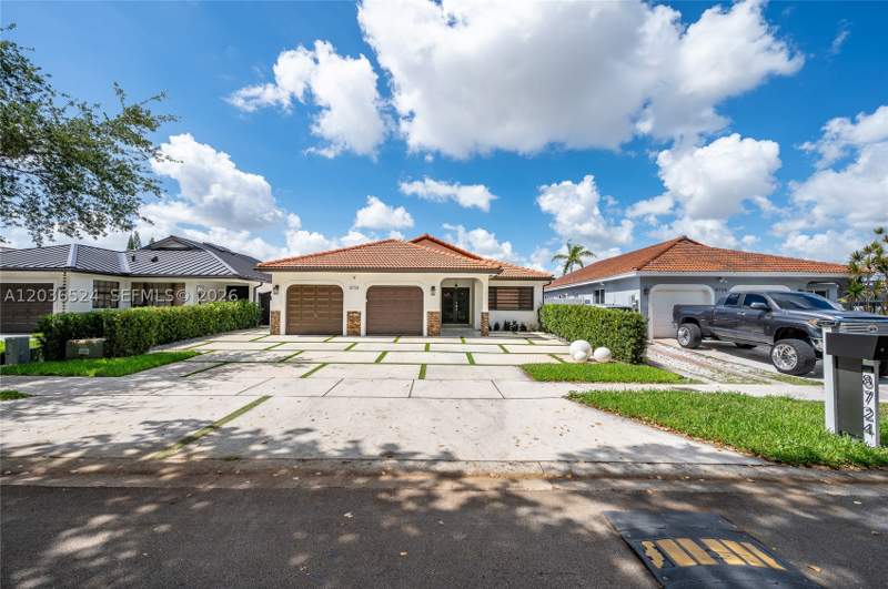 3 bedroom SingleFamilyResidence at 8724 NW 149th Ter, West Lakes Gardens, Miami Lakes — photo 5