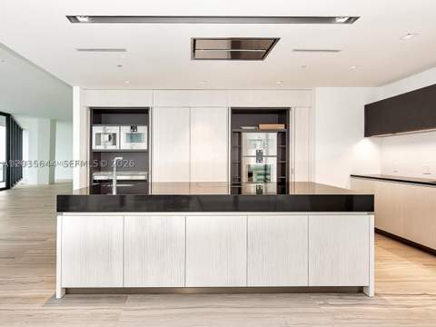 1000 Biscayne Blvd 4802, Miami FL - photo 13 of 27