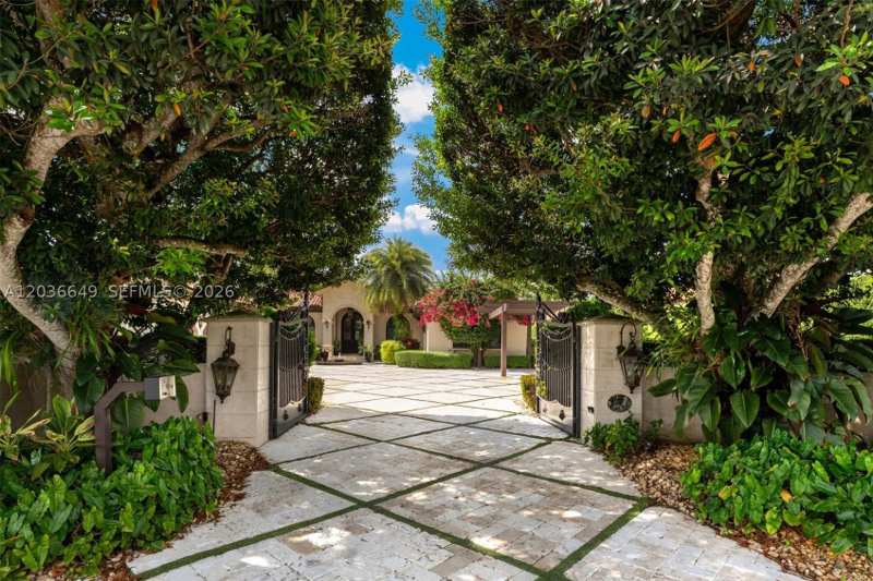 5 bedroom SingleFamilyResidence at 10270 SW 62nd St, Miller Grove, Miami — photo 1