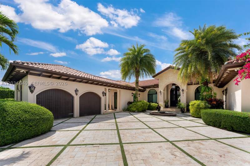 5 bedroom SingleFamilyResidence at 10270 SW 62nd St, Miller Grove, Miami — photo 2