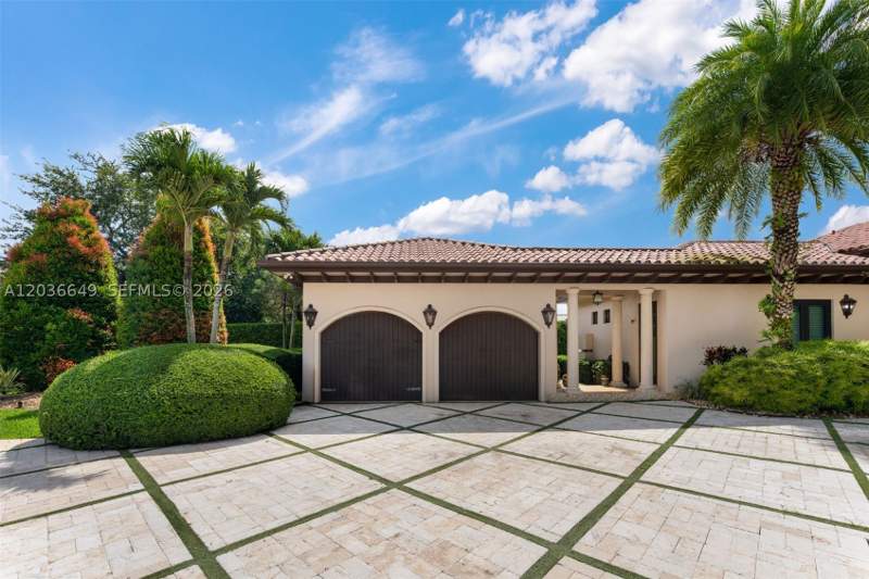5 bedroom SingleFamilyResidence at 10270 SW 62nd St, Miller Grove, Miami — photo 3