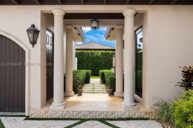 5 bedroom SingleFamilyResidence at 10270 SW 62nd St, Miller Grove, Miami — photo 4