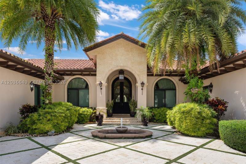 5 bedroom SingleFamilyResidence at 10270 SW 62nd St, Miller Grove, Miami — photo 5