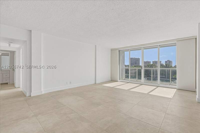 1 bedroom Condominium at 9381 E Bay Harbor Dr 404S, London Towers Condo, Bay Harbor Islands — photo 3