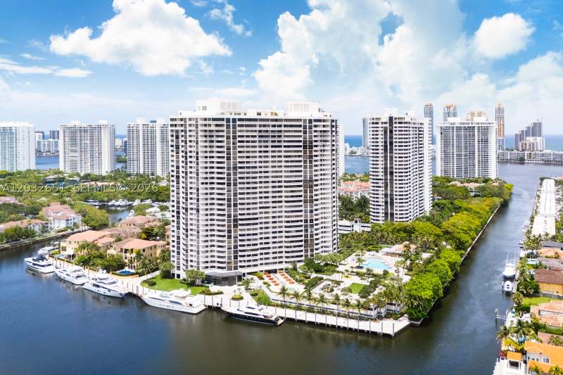 2 bedroom Condominium at 1000 W Island Blvd 911, 1000 Isl Blvd Williams Is, Aventura — photo 1