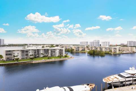 1000 W Island Blvd 911, Aventura FL - photo 10 of 50