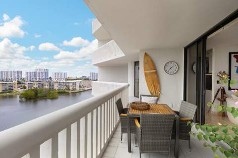 1000 W Island Blvd 911, Aventura FL - photo 11 of 50