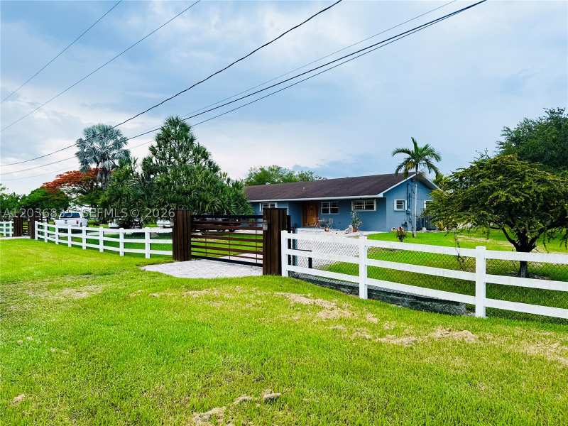 3 bedroom SingleFamilyResidence at 21217 SW 160 St, Redlands, Miami — photo 1