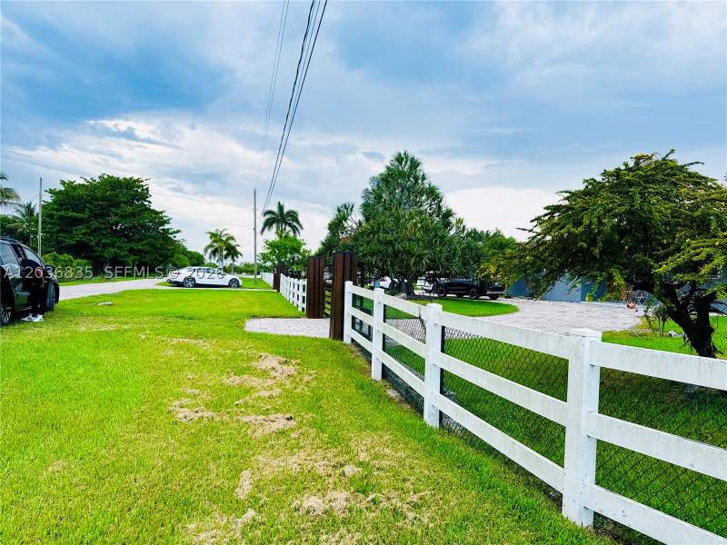 3 bedroom SingleFamilyResidence at 21217 SW 160 St, Redlands, Miami — photo 4
