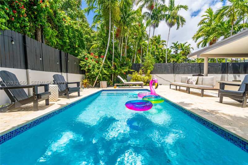 7 bedroom SingleFamilyResidence at 520 SW 22 rd, Brickell Estates, Miami — photo 1
