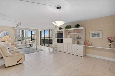 3625 N Country Club Dr 603, Aventura FL - photo 9 of 27