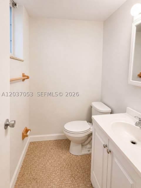 240 Galen Dr 214, Key Biscayne FL - photo 10 of 12