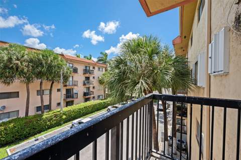 5490 W 21st Ct 310, Hialeah FL - photo 19 of 35